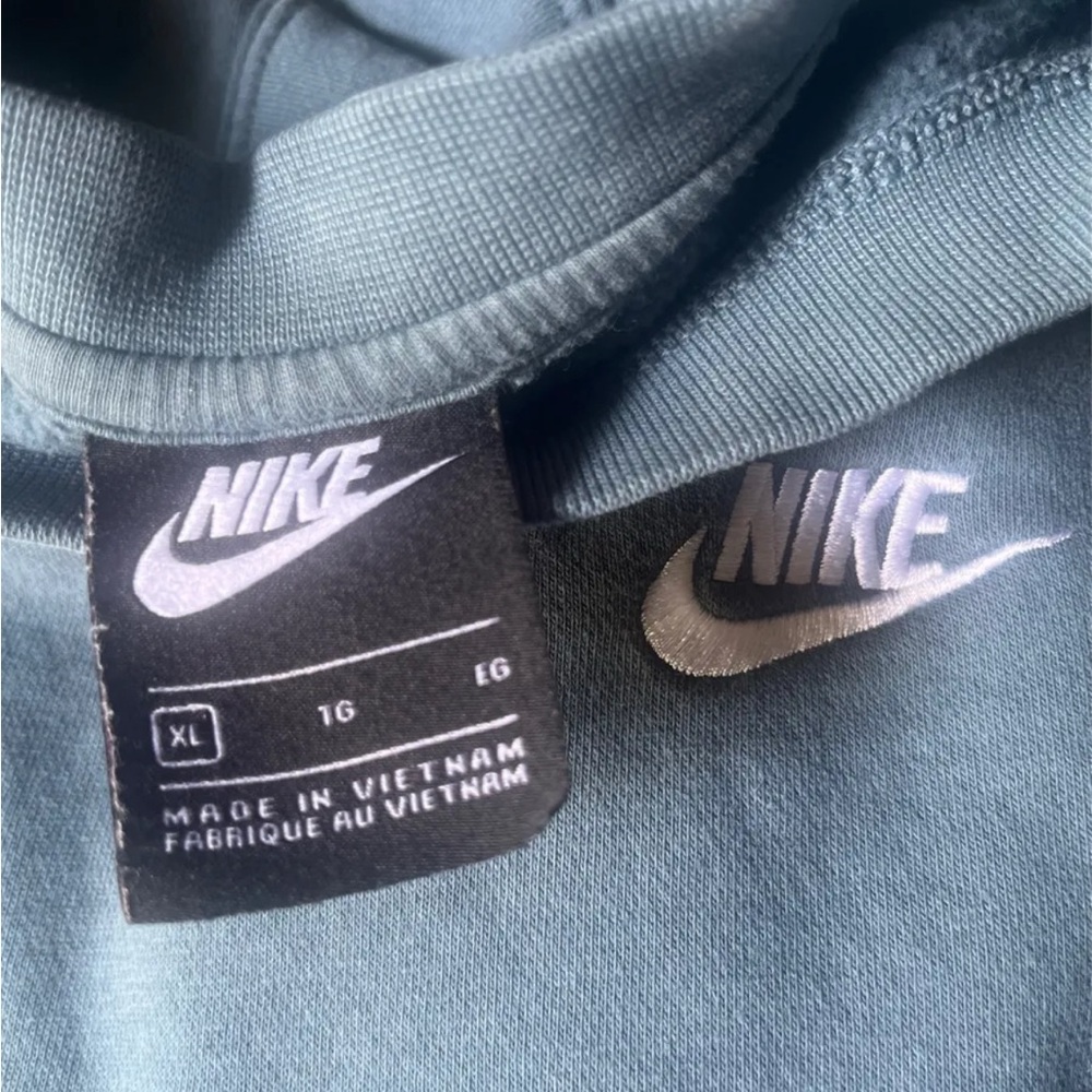 Nike Men's Blue Sweater - Picture 2 of 2
